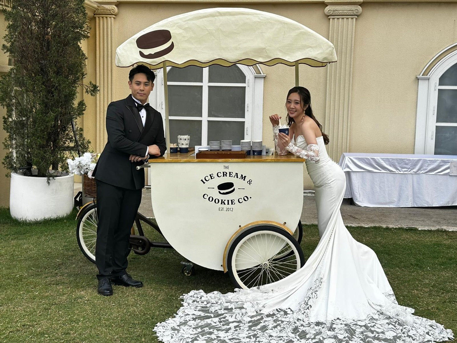 Bride and groom with the ICC cart